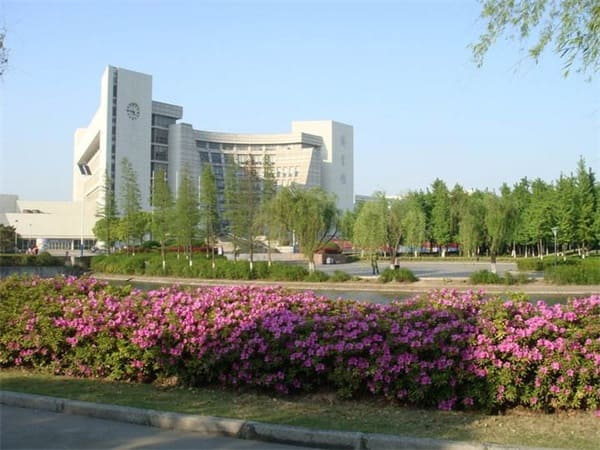 遵義市航天工業(yè)學(xué)校學(xué)校簡介