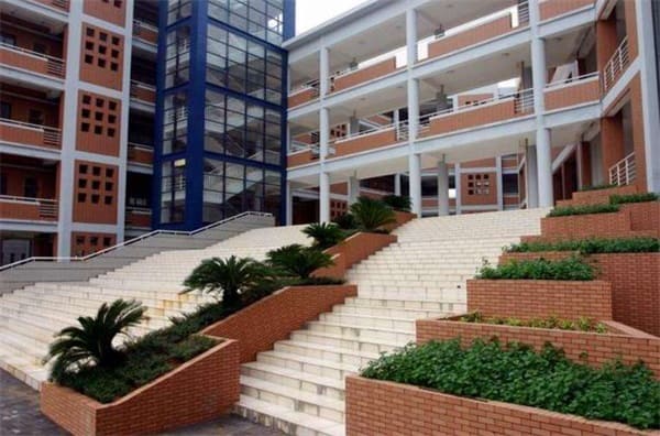 六盤水市體育運動職業(yè)技術(shù)學校簡介