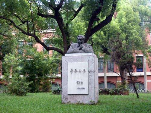 黔西南州神舟職業(yè)技術學校學校簡介