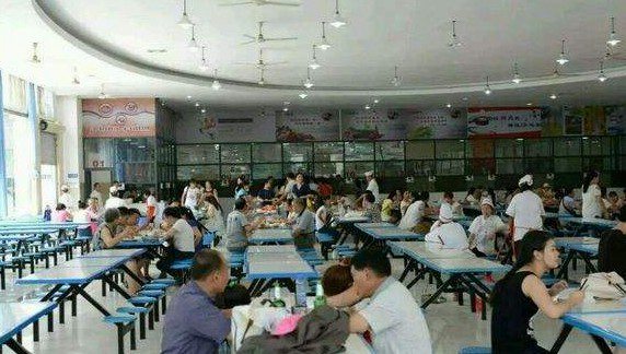學校食堂