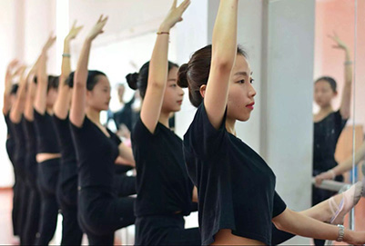 現(xiàn)在開(kāi)學(xué)了，初中畢業(yè)生現(xiàn)在還能報(bào)讀貴陽(yáng)幼師學(xué)校嗎