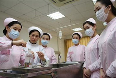 問：你們重慶衛(wèi)生學(xué)校護理專業(yè)培養(yǎng)目標(biāo)是什么