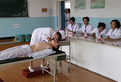 報讀貴陽護士學(xué)校學(xué)習(xí)藥劑專業(yè)如何