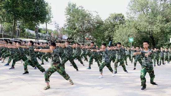 學(xué)生軍訓(xùn)