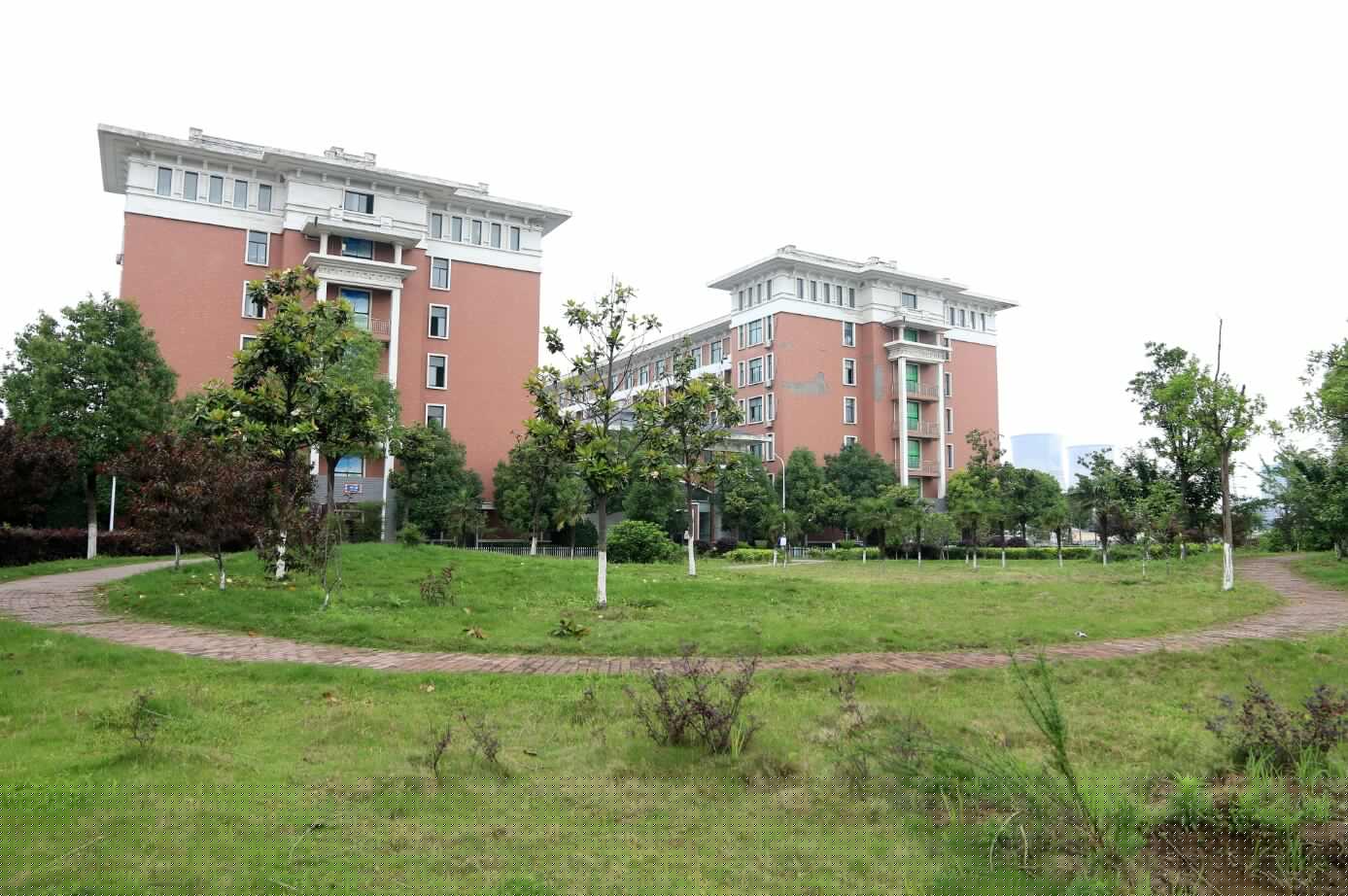 荊州市機械電子工業(yè)學(xué)校環(huán)境圖