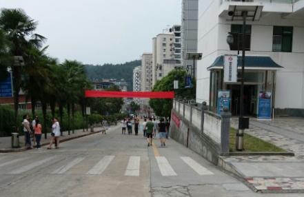 東風(fēng)汽車公司高級技工學(xué)校環(huán)境圖