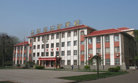 山西省工貿(mào)學(xué)校學(xué)費(fèi)、大概收費(fèi)是多少