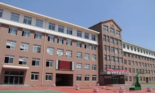 大連市經(jīng)濟(jì)貿(mào)易學(xué)校