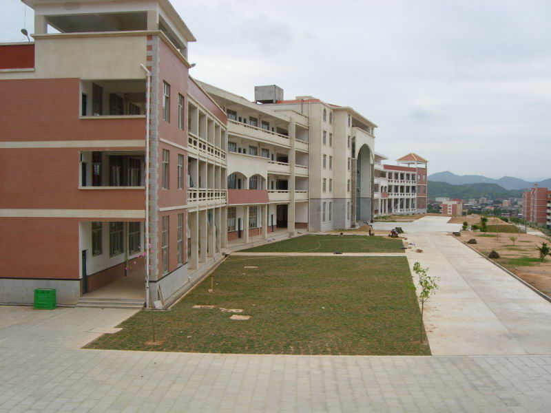 南安市工業(yè)學(xué)校學(xué)費(fèi)多少、學(xué)校收費(fèi)標(biāo)準(zhǔn)