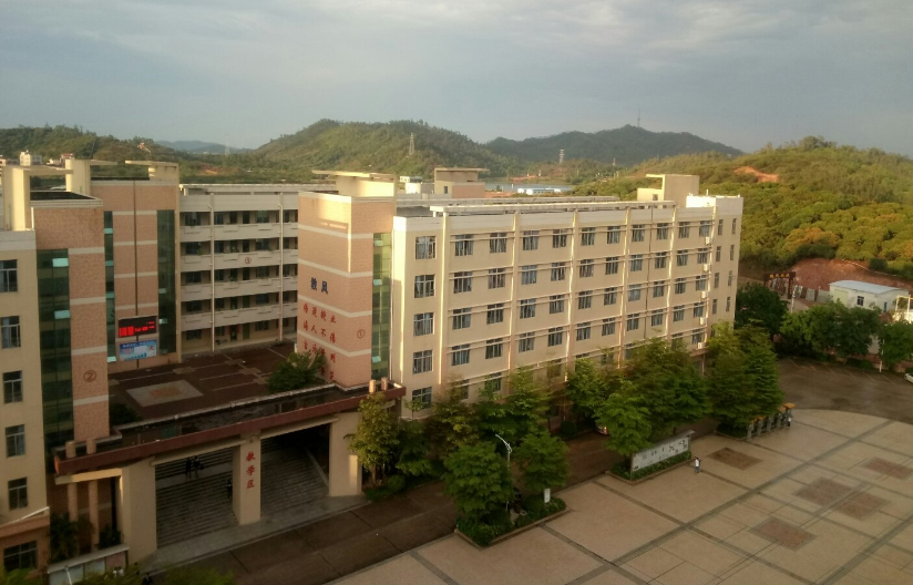 廣東省廉江市育才職業(yè)高級中學招生要求、學校招生對象