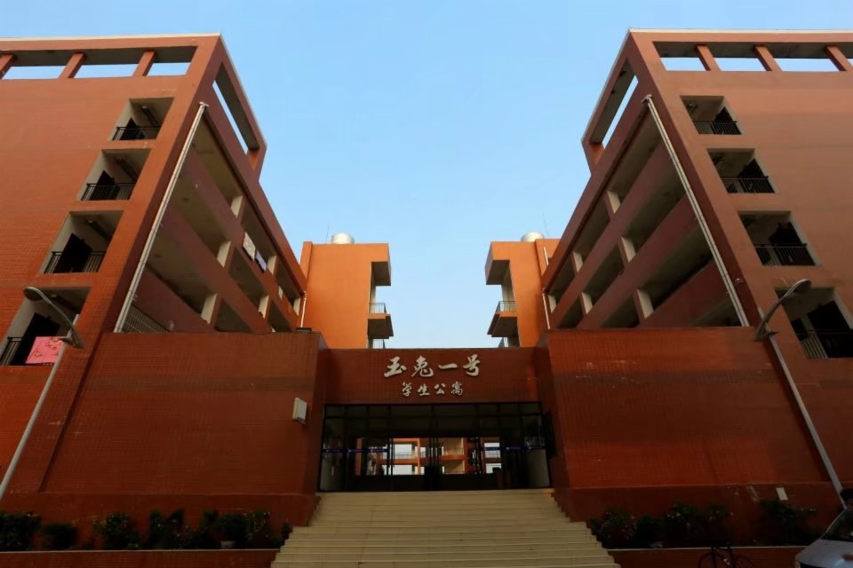來賓市航空職業(yè)技術(shù)學校招生要求、學校招生對象