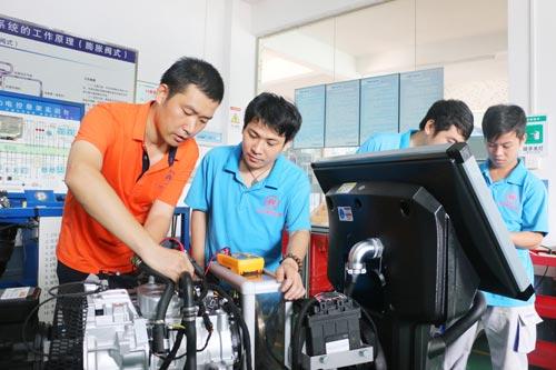 貴陽學(xué)汽車美容怎么樣？ 就業(yè)前景異常廣闊
