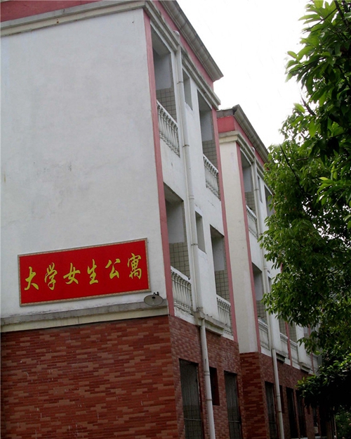 達(dá)州百島湖職業(yè)技術(shù)學(xué)校寢室、宿舍圖片