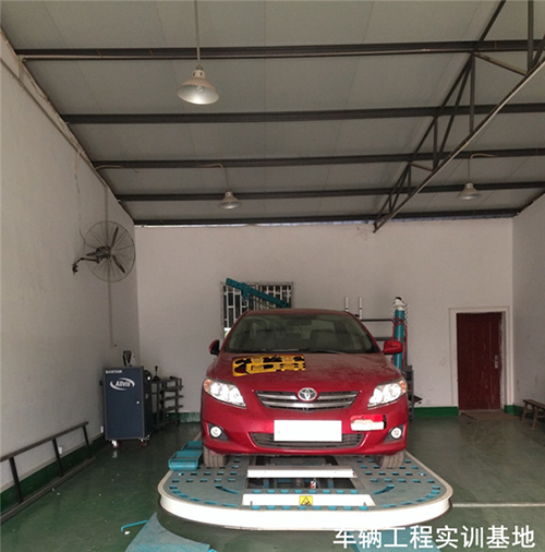 重慶機(jī)械高級(jí)技工學(xué)校實(shí)訓(xùn)設(shè)備圖片