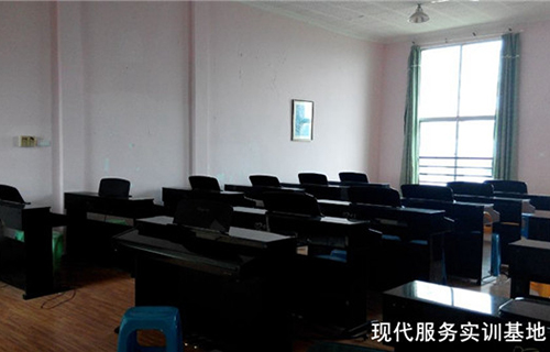 重慶機(jī)械高級(jí)技工學(xué)校實(shí)訓(xùn)設(shè)備圖片