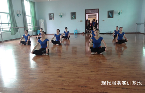 重慶機(jī)械高級(jí)技工學(xué)校實(shí)訓(xùn)設(shè)備圖片