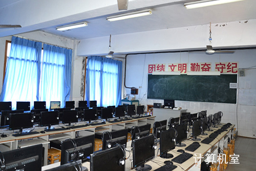 重慶光華女子職業(yè)中等專業(yè)學(xué)校計算機(jī)室