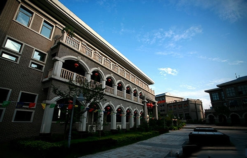 重慶財政學(xué)校之秋圖