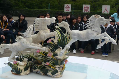 重慶現(xiàn)代職業(yè)技師學(xué)院烹飪專(zhuān)業(yè)實(shí)訓(xùn)圖