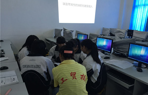 重慶工貿(mào)技師學(xué)院計算機專業(yè)實訓(xùn)設(shè)備