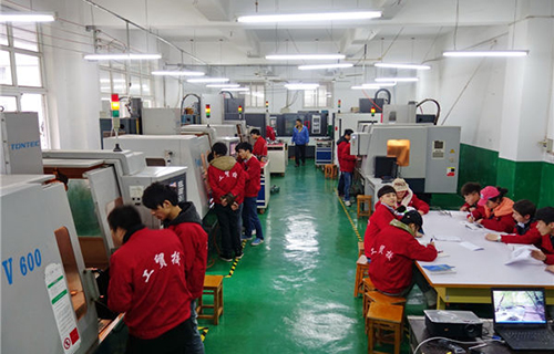 重慶工貿(mào)技師學(xué)院數(shù)控專業(yè)實訓(xùn)設(shè)備