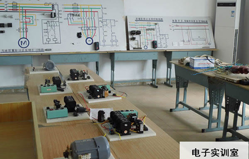 重慶藝才技工學(xué)校電子實(shí)訓(xùn)室
