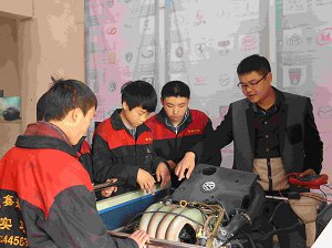重慶潼南恩威職業(yè)高級(jí)中學(xué)校汽修專業(yè)上課