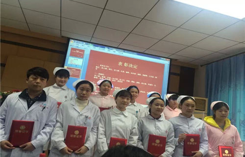 重慶經(jīng)濟建設(shè)職業(yè)技術(shù)學(xué)校護理專業(yè)畢業(yè)合影