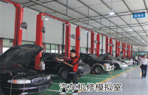 重慶經(jīng)濟建設(shè)職業(yè)技術(shù)學(xué)校汽車機修模擬室