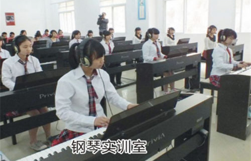 重慶經(jīng)濟建設(shè)職業(yè)技術(shù)學(xué)校鋼琴實訓(xùn)室