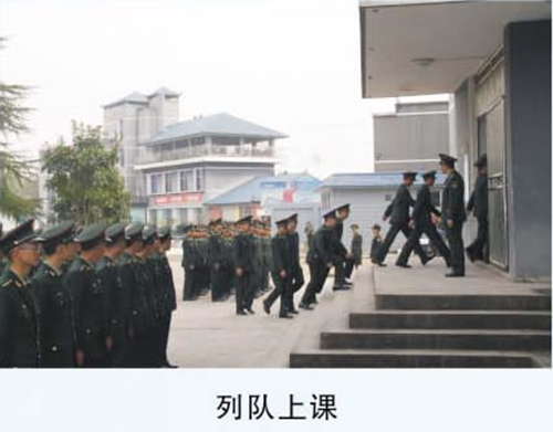 重慶茂森中等職業(yè)學(xué)校列隊上課