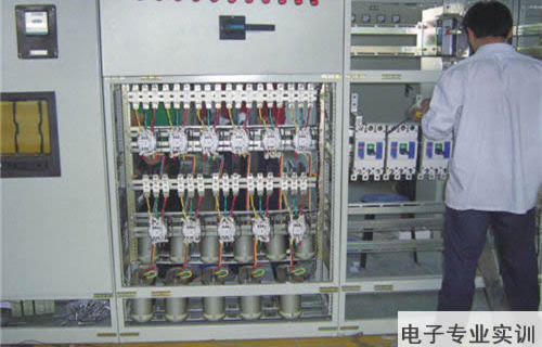 重慶現(xiàn)代信息工程學(xué)校電子專(zhuān)業(yè)實(shí)訓(xùn)
