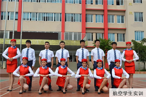 重慶竟成職業(yè)技術(shù)學(xué)校航空專業(yè)實(shí)訓(xùn)圖片
