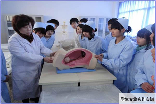 重慶渝東技工學(xué)校學(xué)生專業(yè)實作實訓(xùn)圖片