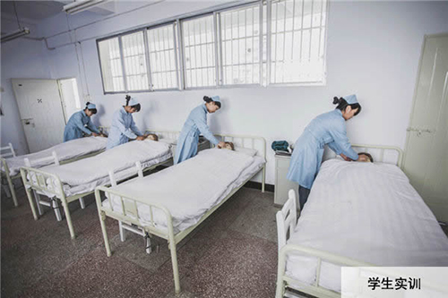 重慶渝東技工學(xué)校學(xué)生實訓(xùn)圖片