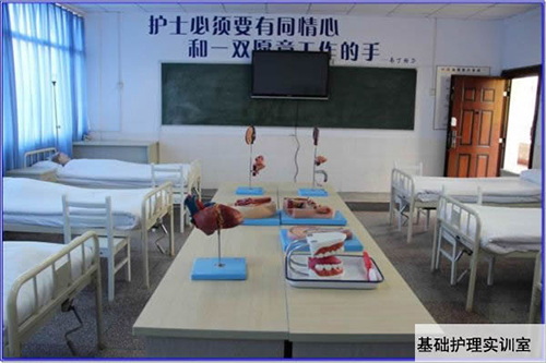 重慶渝東技工學(xué)?；A(chǔ)護理實訓(xùn)室圖片