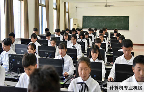 重慶紅春藤技工學(xué)校計(jì)算機(jī)專(zhuān)業(yè)機(jī)房圖片
