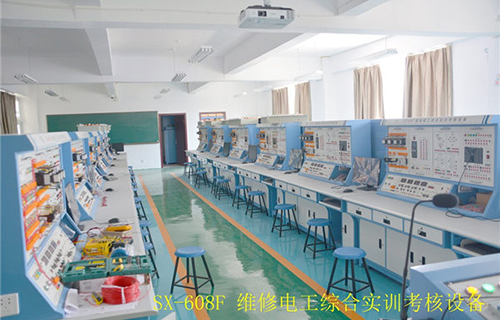 重慶新渝技工學校電子專業(yè)實訓圖片