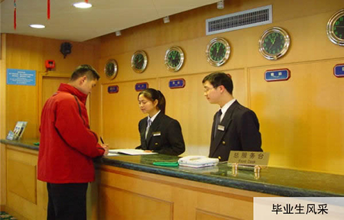 重慶航運旅游學校畢業(yè)生風采4