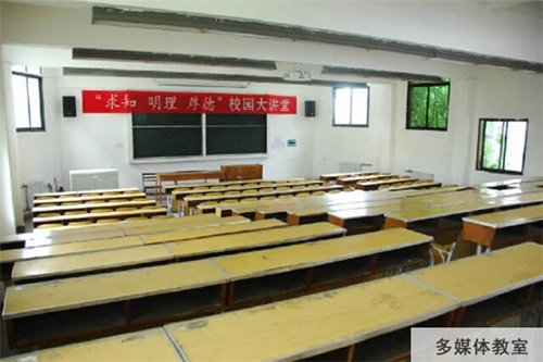 中國鋁業(yè)貴州高級(jí)技工學(xué)校多媒體教室