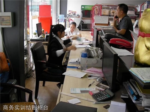 貴陽汽車工業(yè)技術學校商務實訓結賬柜臺
