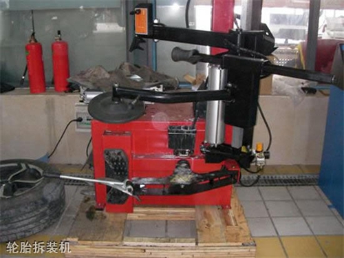 貴陽汽車工業(yè)技術學校輪胎拆裝機