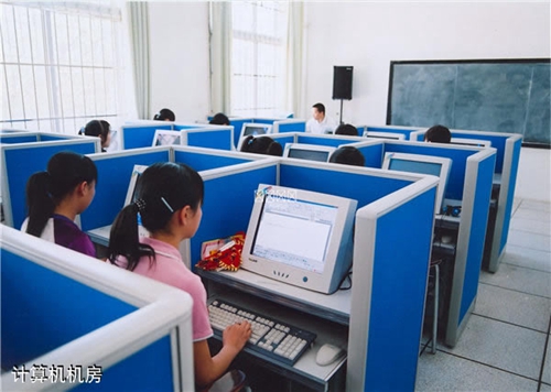 貴陽城鄉(xiāng)建設(shè)學(xué)校計算機機房