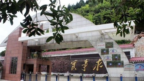 鳳岡縣中等職業(yè)學(xué)校(鳳岡職業(yè)高中)新校區(qū)門口2