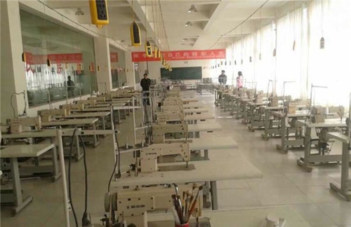六盤水市軍事技能職業(yè)學(xué)校服裝設(shè)計專業(yè)實訓(xùn)4