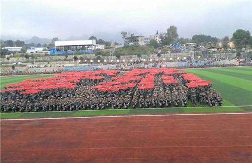 六盤水市軍事技能職業(yè)學(xué)校軍訓(xùn)1