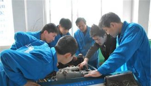 六盤水市軍事技能職業(yè)學(xué)校汽車維修教學(xué)