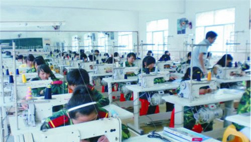 三都民族中等職業(yè)學校(三都職校)民族刺繡平縫機實訓