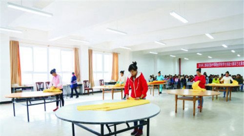 三都民族中等職業(yè)學校(三都職校)中餐宴會擺臺實訓