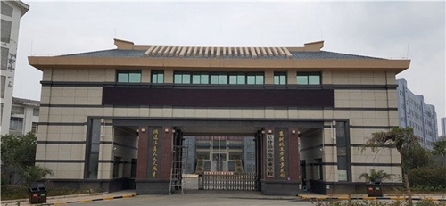 息烽縣中等職業(yè)學(xué)校大門口